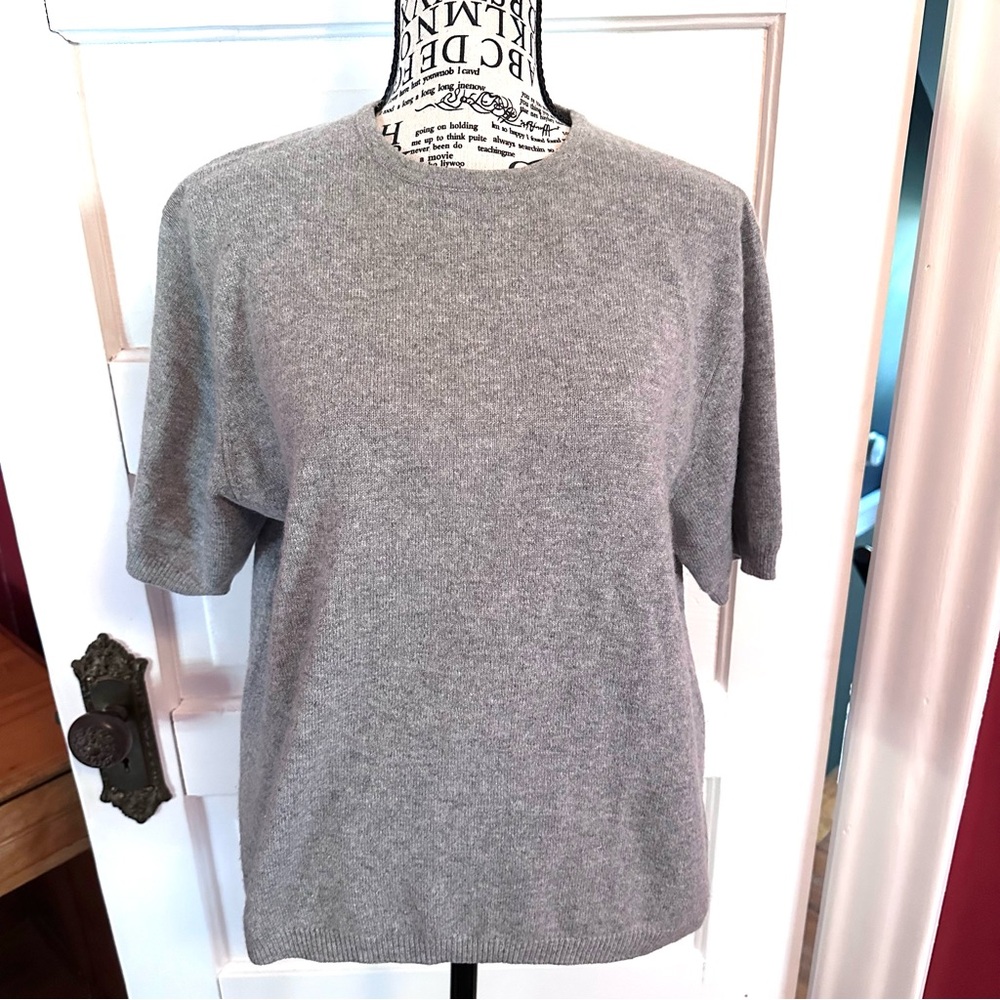 🩶NWOT Grey Cashmere Short Sleeved Sweater, size Large